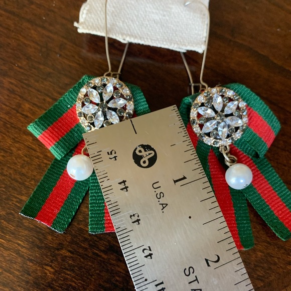 Red and green striped ribbon earrings - Picture 3 of 3